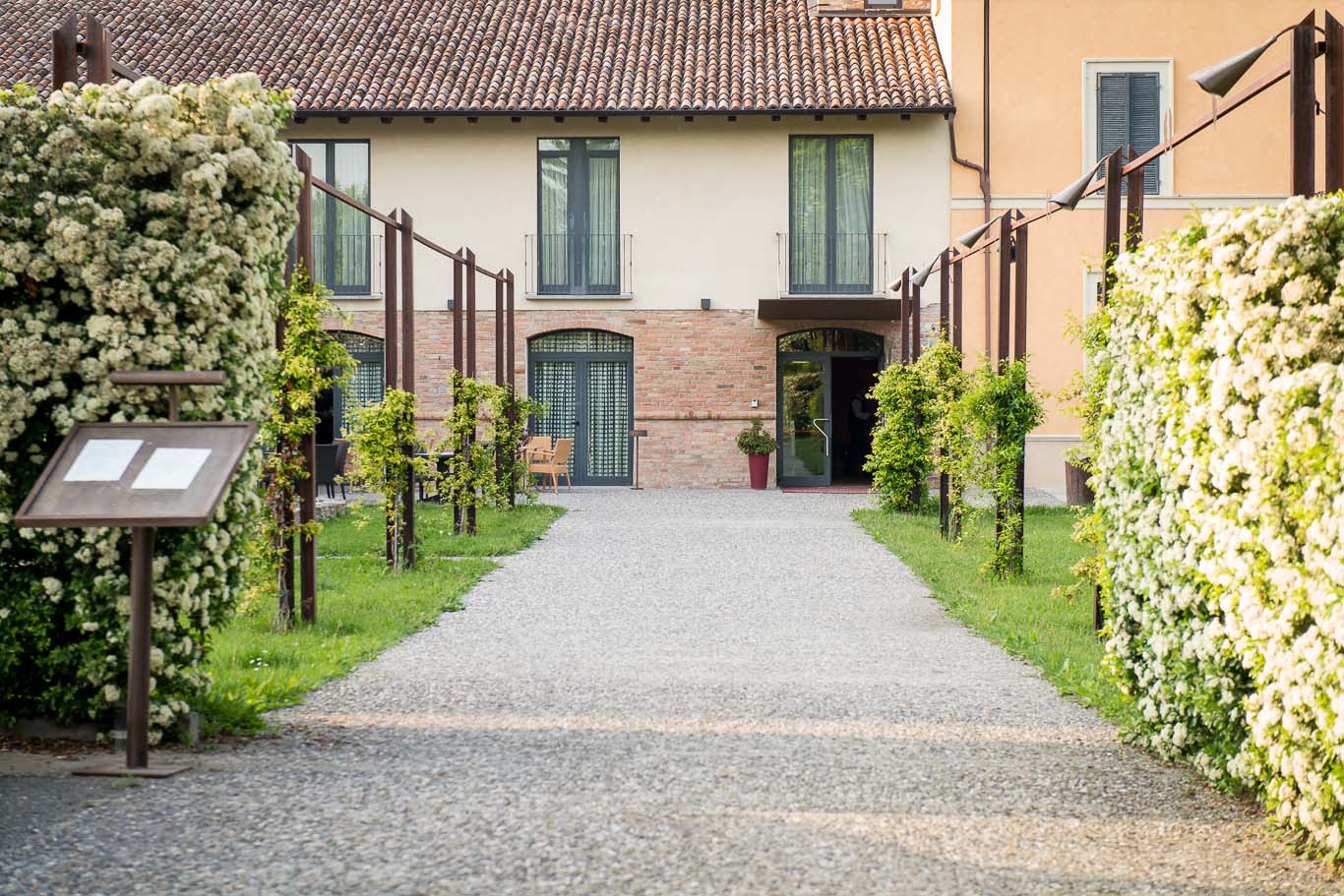Hotel Ristorante Villa Giarona - viale d'accesso pedonale